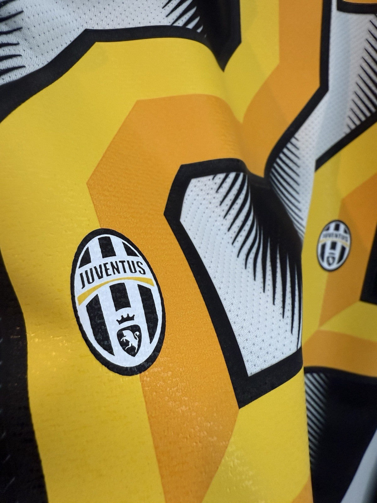 Juventus Vidal #22 2011/12 Large Home Shirt Nike Excellent Condition 419993-105