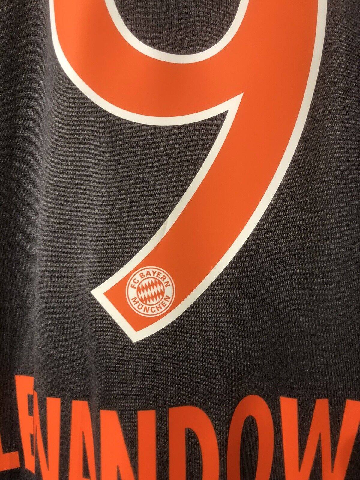 Lewandowski #9 Bayern Munich 2016/17 Small Away Football Shirt V Good Condition