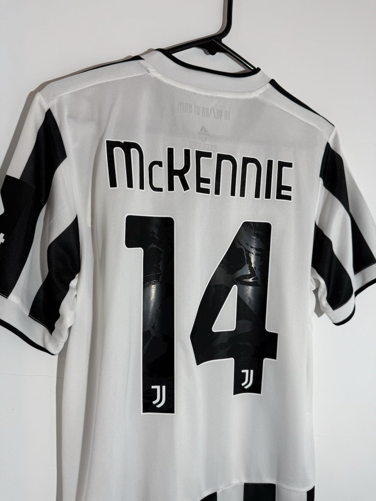 Juventus McKennie #14 2021/22 Medium Home Shirt Adidas BNWT GS1442